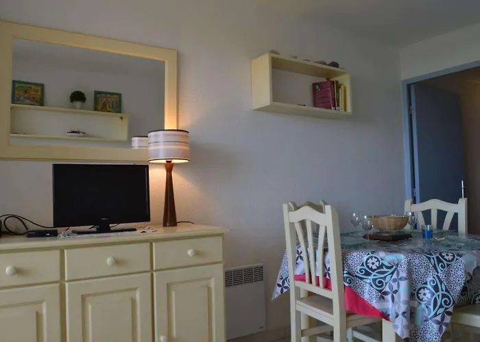 Agreable Situe Dans Un Quartier Calme Cyprien Sc050-040d Apartman *