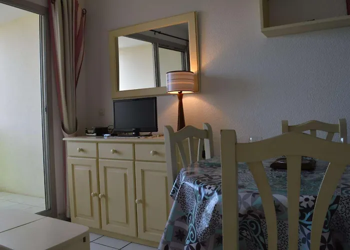 Agreable Situe Dans Un Quartier Calme Cyprien Sc050-040d Apartman